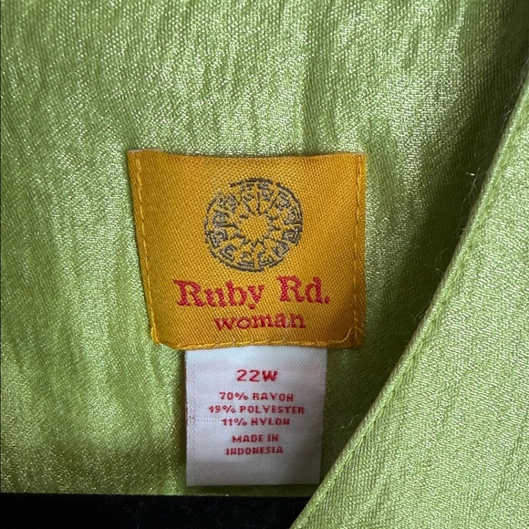 Ruby Rd. Vibrant Green Blouse - Picture 2 of 2